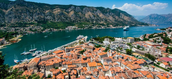 Черногория ужесточает правила ВНЖ. Изменения затронут и владельцев недвижимости