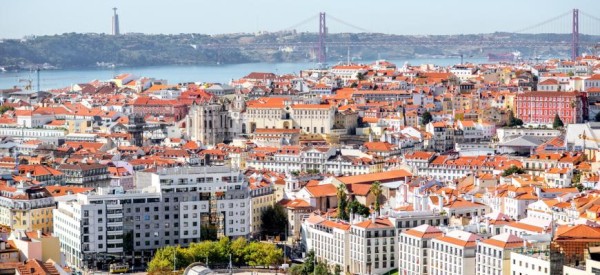 Португалия обещает решить проблему с выдачей «золотых виз». Названа дата