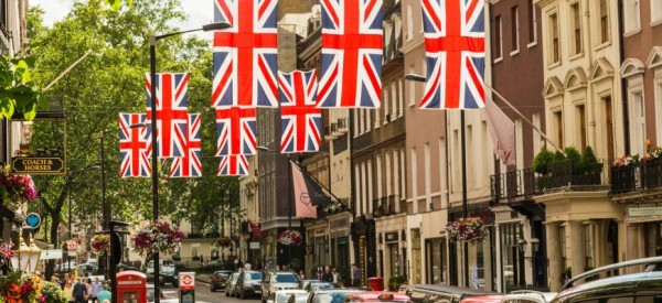 Великобритания может ввести налог... на выезд из страны