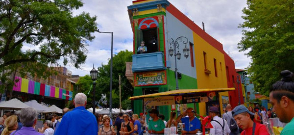 Airbnb назвала 10 самых популярных городов у зумеров